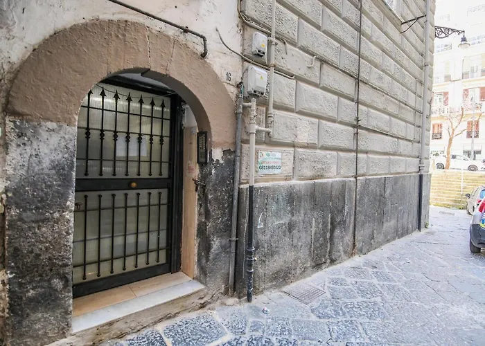 Il Vicoletto Di Santa Lucia Неаполь
